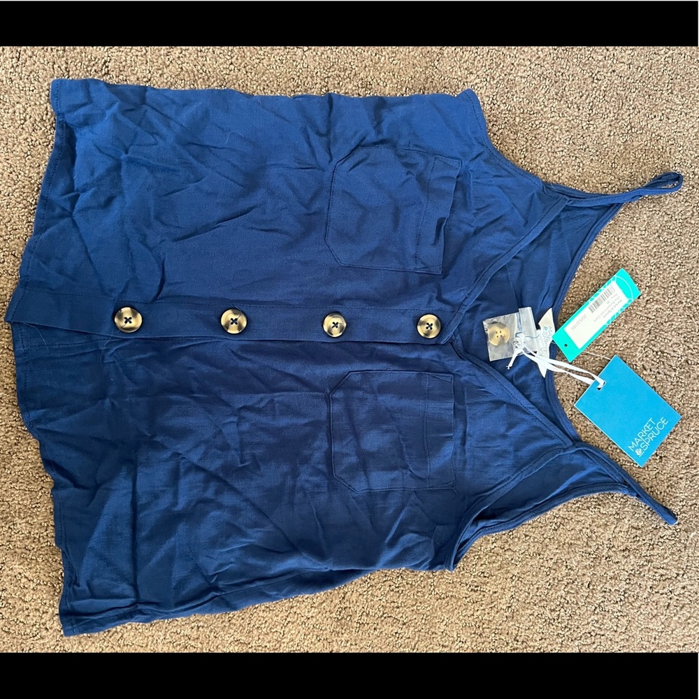 Super cute button tank!